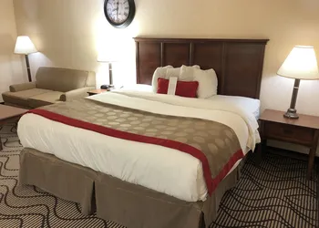 Ramada by Wyndham Birmingham Airport hotel thumbnail 4