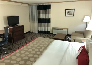 Ramada by Wyndham Birmingham Airport hotel thumbnail 5