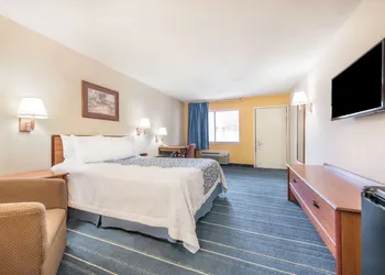 Days Inn by Wyndham Bryan College Station hotel thumbnail 8