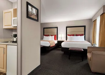 Lancaster Suites hotel thumbnail 2