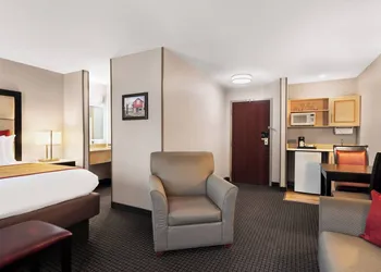 Lancaster Suites hotel thumbnail 6