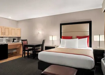 Lancaster Suites hotel thumbnail 7