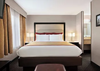 Lancaster Suites hotel thumbnail 8