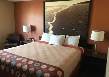 Super 8 by Wyndham College Station hotel thumbnail 5