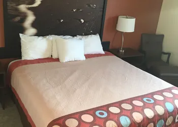 Super 8 by Wyndham College Station hotel thumbnail 6