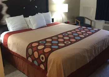 Super 8 by Wyndham College Station hotel thumbnail 8