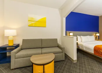 Comfort Suites University Drive hotel thumbnail 6