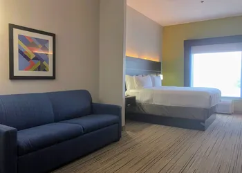 Holiday Inn Express & Suites Hearne by IHG hotel thumbnail 2