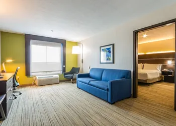 Holiday Inn Express & Suites Hearne by IHG hotel thumbnail 3