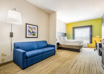 Holiday Inn Express & Suites Hearne by IHG hotel thumbnail 5