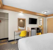 Econo Lodge Woodbridge hotel detail image 5