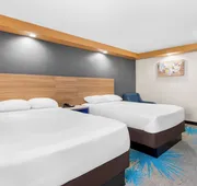 Econo Lodge Woodbridge hotel detail image 7
