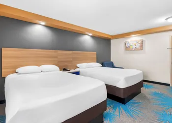 Econo Lodge Woodbridge hotel thumbnail 7