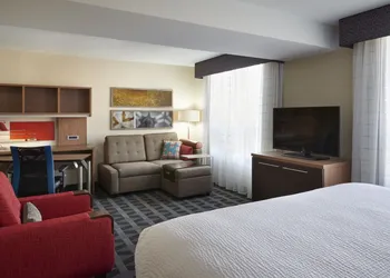 TownePlace Suites by Marriott Windsor hotel thumbnail 3