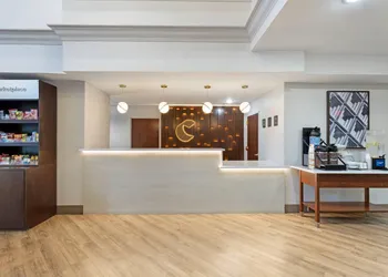 Comfort Suites East Brunswick - South River hotel thumbnail 2