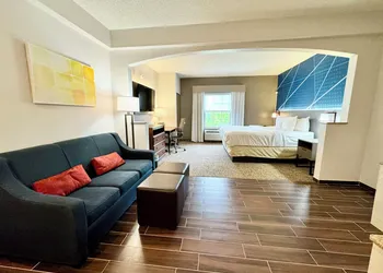 Comfort Suites East Brunswick - South River hotel thumbnail 6