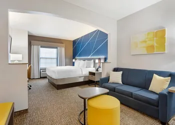 Comfort Suites East Brunswick - South River hotel thumbnail 7