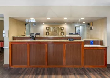 Comfort Inn Edison - New Brunswick hotel thumbnail 2