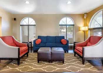 Comfort Inn Edison - New Brunswick hotel thumbnail 3