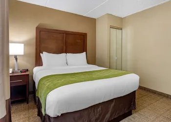 Comfort Inn Edison - New Brunswick hotel thumbnail 6