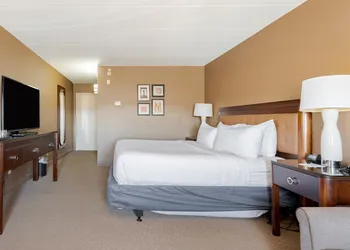 Wyndham Omaha / West Dodge hotel thumbnail 6