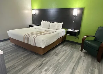 La Quinta Inn by Wyndham Omaha Southwest hotel thumbnail 8