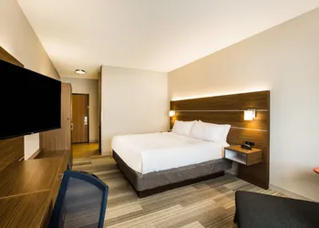 Holiday Inn Express & Suites Bellevue by IHG hotel thumbnail 6