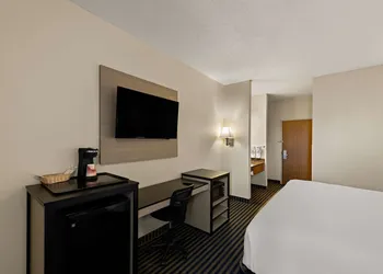 Red Lion Inn & Suites Gretna - Omaha SW hotel thumbnail 7