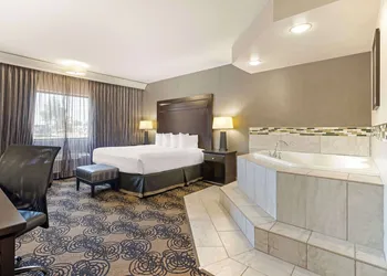 Best Western Plus Midwest Inn hotel thumbnail 4