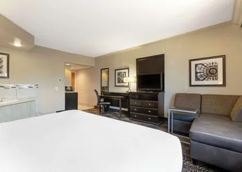 Best Western Plus Midwest Inn hotel thumbnail 6