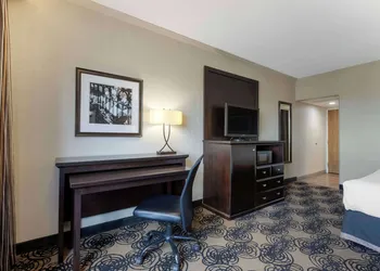Best Western Plus Midwest Inn hotel thumbnail 8