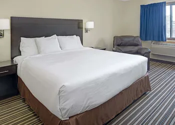 Super 8 by Wyndham Omaha I-80 West hotel thumbnail 5