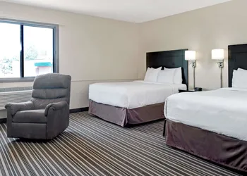 Super 8 by Wyndham Omaha I-80 West hotel thumbnail 6