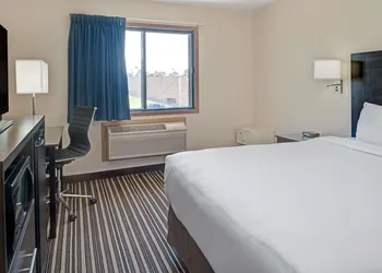 Super 8 by Wyndham Omaha I-80 West hotel thumbnail 7