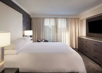 Omaha Marriott hotel thumbnail 7