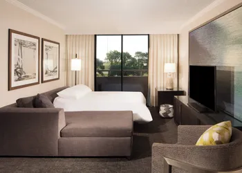Omaha Marriott hotel thumbnail 8