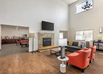 Comfort Suites Omaha Northwest hotel thumbnail 3