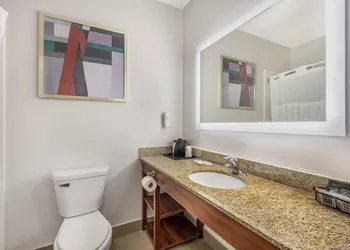 Comfort Suites Omaha Northwest hotel thumbnail 7
