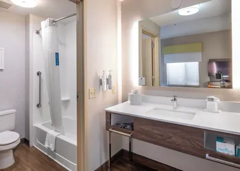 Hampton Inn Omaha West-Lakeside hotel thumbnail 8