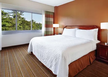Embassy Suites by Hilton Parsippany hotel thumbnail 7