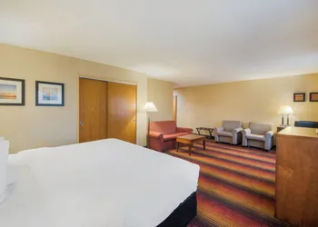 Red Roof Inn Fairfield hotel thumbnail 7