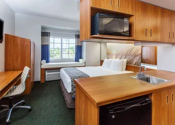 Microtel Inn & Suites by Wyndham Port Charlotte/Punta Gorda hotel thumbnail 6