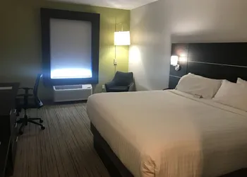 Holiday Inn Express Hotel & Suites Port Charlotte By IHG hotel thumbnail 4