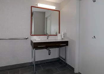 Holiday Inn Express Hotel & Suites Port Charlotte By IHG hotel thumbnail 7