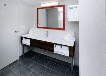 Holiday Inn Express Hotel & Suites Port Charlotte By IHG hotel thumbnail 8