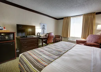 Country Inn & Suites by Radisson, Traverse City, MI hotel thumbnail 6