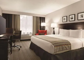 Country Inn & Suites by Radisson, Traverse City, MI hotel thumbnail 8
