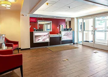 Seasons Inn Traverse City hotel thumbnail 3
