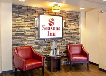 Seasons Inn Traverse City hotel thumbnail 4