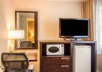 Comfort Inn hotel thumbnail 7